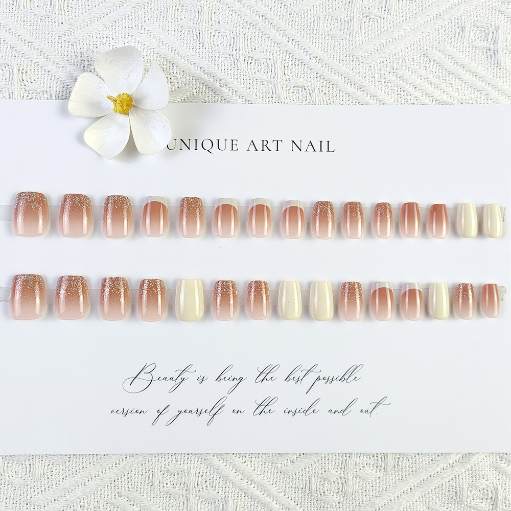 30 piezas de parche de uñas terminadas, leche de champagne, manicure blanca francesa, suave y dulce, trapezoidal corta, uñas para usar image 4
