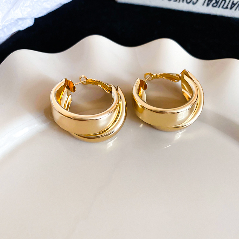 Pendientes redondos cruzados de doble capa Pendientes de diseño de estilo de metal de moda europea y americana Pendientes de temperamento simple de estilo frío