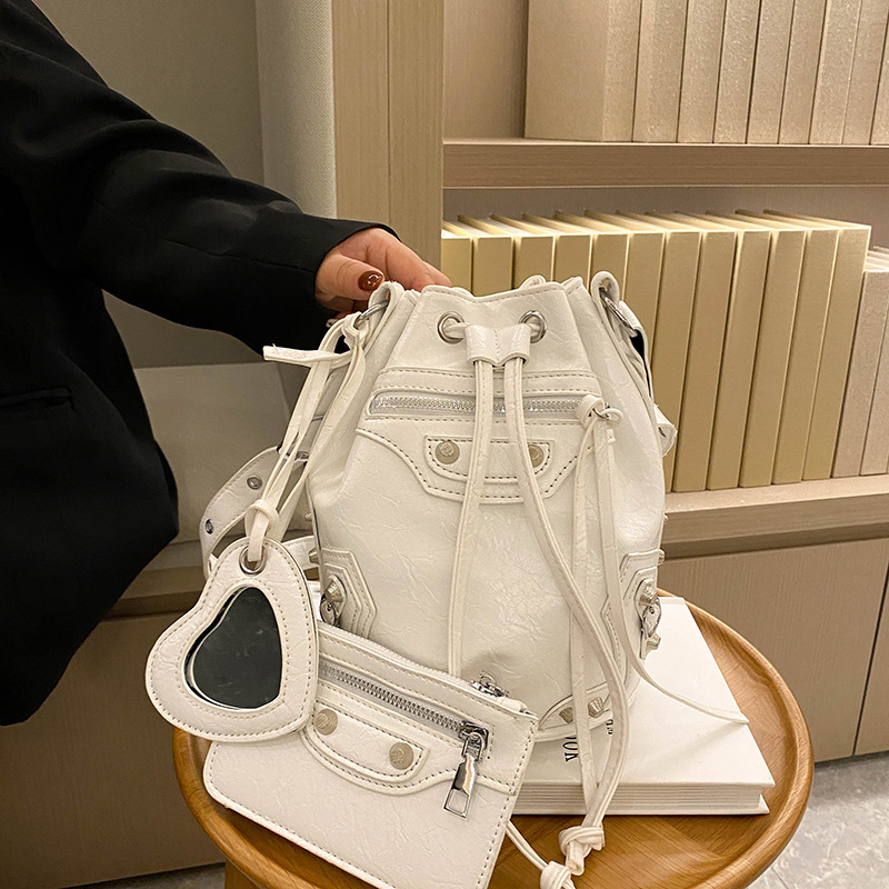 Crossbody Bag Women's New Arrival Heavy Industry Motorcycle Style Rivet Trendy Drawstring Bucket Bag Fashionable Shoulder Bag Mirror Wallet