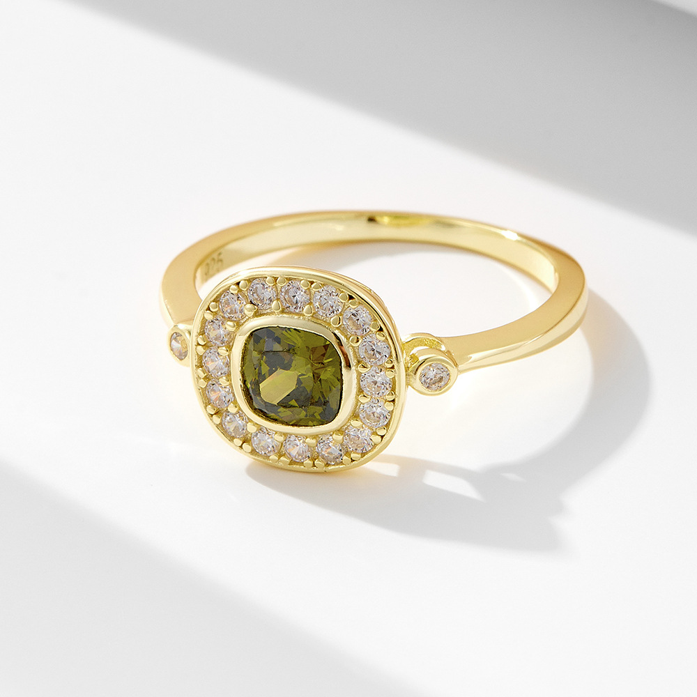 Anillo de circón verde oliva ovalado de plata de ley s925 para mujer, retro europeo y americano, lujo ligero, anillo de cola de dedo índice de alta calidad