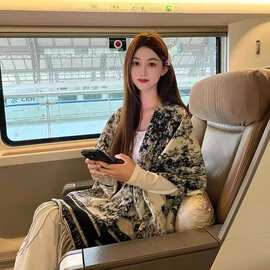 【高质量】高级感水墨画斗蓬披肩外套女秋冬季宽松流苏围巾百搭保