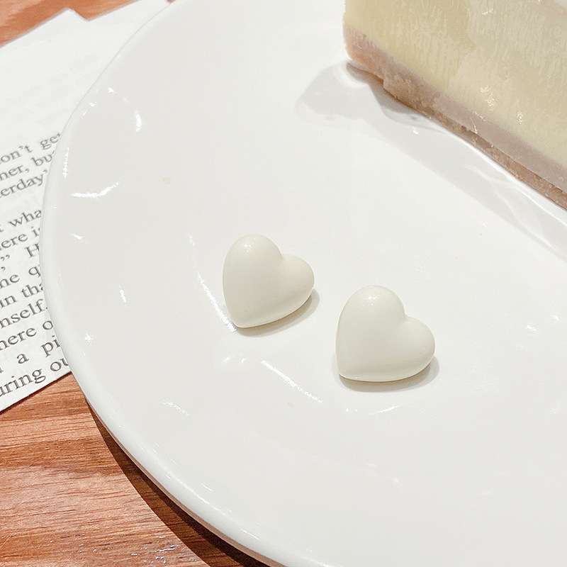 Pendientes transfronterizos, pendientes de metal de alta calidad, pendientes de 2025 nuevos pernos de moda, temperamento ligero y lujoso, pendientes de atmósfera