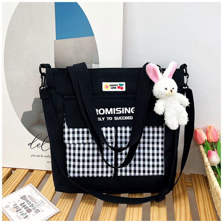 The new Korean-style cute nylon bag for class tutoring is a versatile checkered single-shoulder bag that is selling well (with a bear) undefined