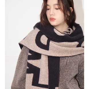 北欧撞色围巾大衣Black Embroidery Coat
