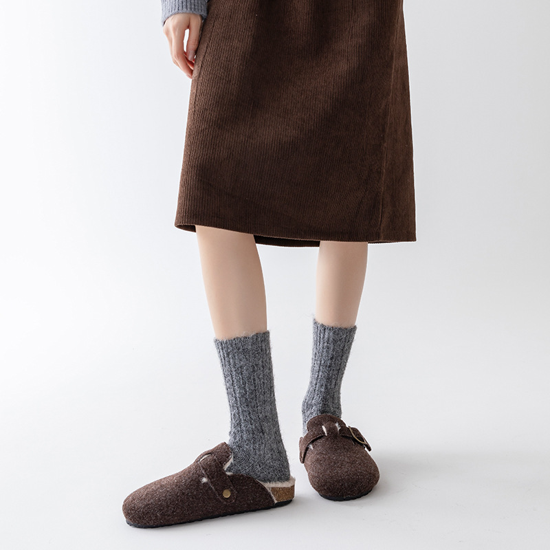 Calcetines para mujeres de otoño y invierno gruesas de lana de oveja de color sólido coreano de agujas gruesas calientes de estilo universitario calcetines de pila en casa