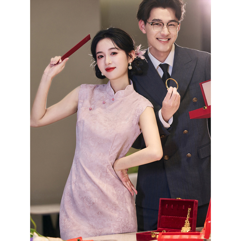 New Chinese-Style Gentle and Elegant Pink Cheongsam, Perfect for Engagement and Marriage Registration, Super Beautiful and Unique Dress, Bridesmaid Gown