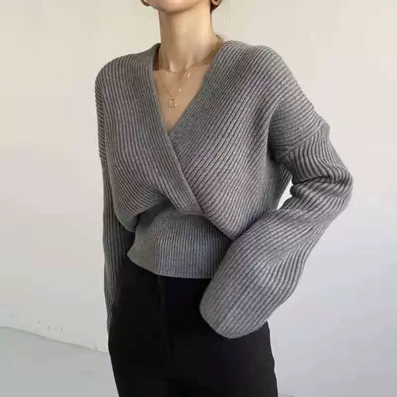 Вязаный свитер с перекрестным дизайном chicV-образным вырезом