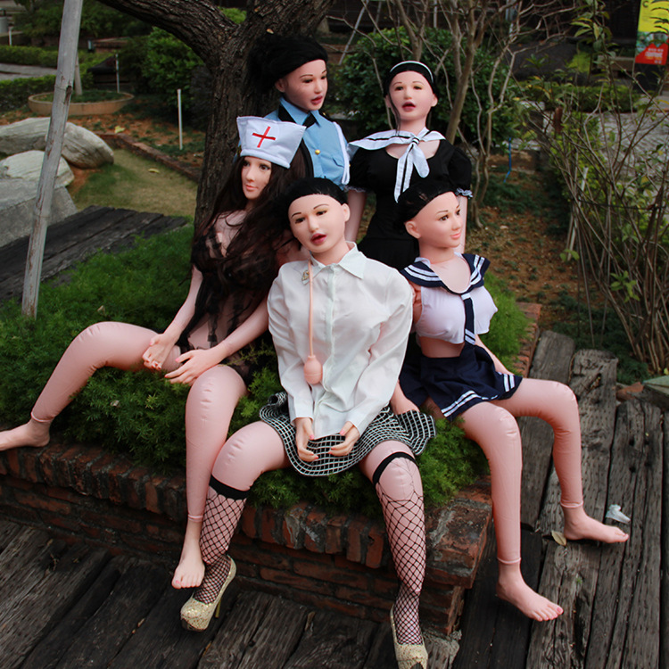 充气娃娃外景拍摄