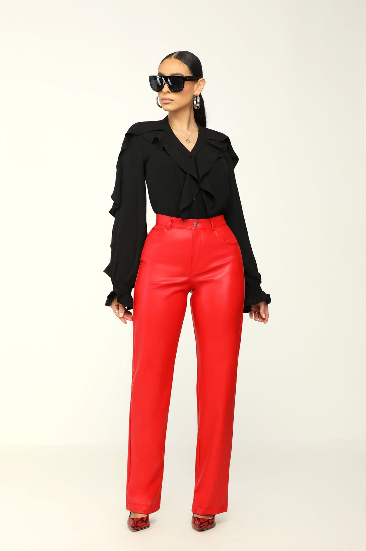 Einfarbiges Pendlerhemd mit Rüschen und unregelmäßigem Revers für Damen_voghion.com