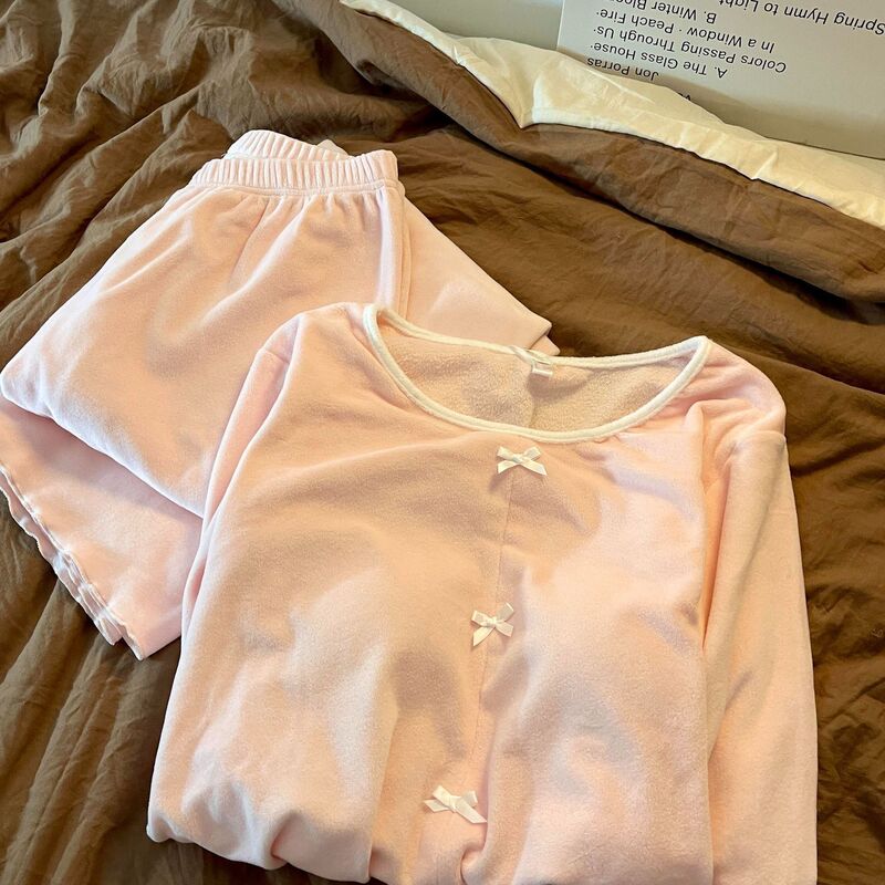 New Autumn and Winter Thermal Velvet Pajamas for Women, Warm and Youthful Fashion Loungewear That Can Be Worn Outside, Two-Piece Set New Autumn and Winter Thermal Velvet Pajamas for Women, Warm and Youthful Fashion Loungewear That Can Be Worn Outside, Two-Piece Set
