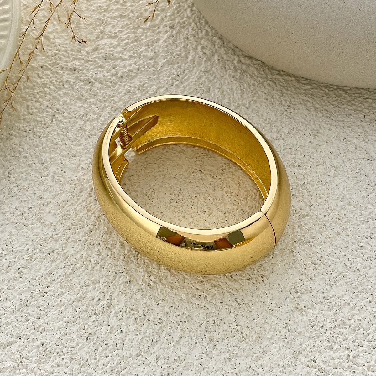 55g Weight Bangle Classification Alloy Chain Material 1 Piece Quantity Holiday, Travel Occasion Alloy Material Geometric Pattern Women's Gender Plating Design Elegant, Lady, Simple Style Style Elegant Lady Simple Style Geometric Alloy Bangles Wholesale 18