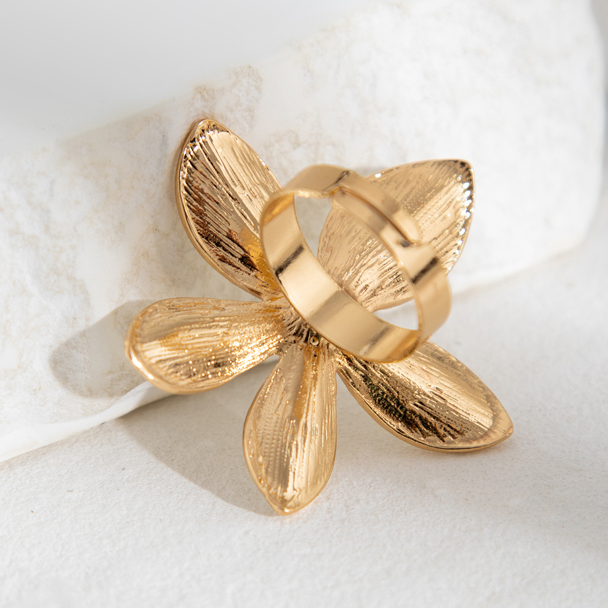 18g Weight Rings Classification Holiday, Party Occasion Iron Material Flower Pattern Women's Gender Enamel, Plating Design Exaggerated Style Exaggerated Flower Iron Enamel Plating Women's Rings 11