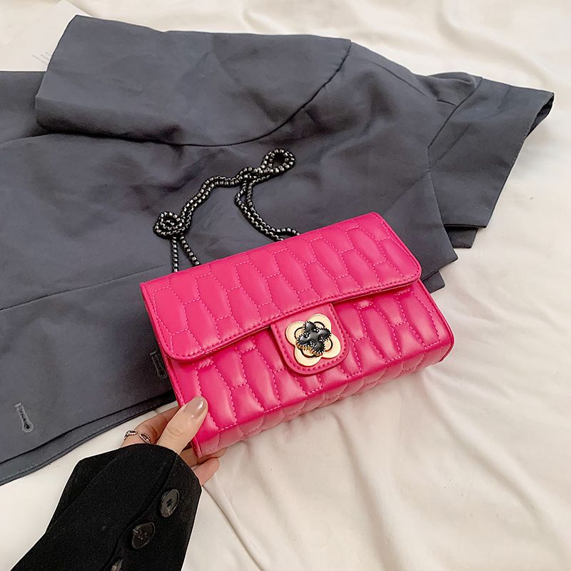 Este año, bolsos populares populares para mujeres 2024, bolsos de cinturón de cadena de verano, bolsos de hombro y brazo.