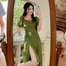 法式清新绿色连衣裙夏季2024新款气质茶歇设计感收腰显瘦开叉裙子