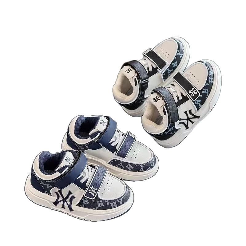 Demi-season lightweight children's casual footwear for boys