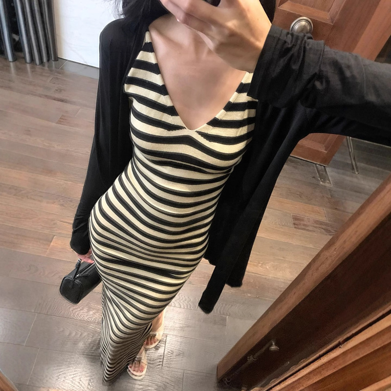 法式气质v领条纹吊带裙套装女夏季外搭防晒开衫收腰紧身包臀长裙|undefined