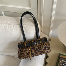 手提包女高级感大容量热销女包百搭横款托特包简约复古单肩腋下包