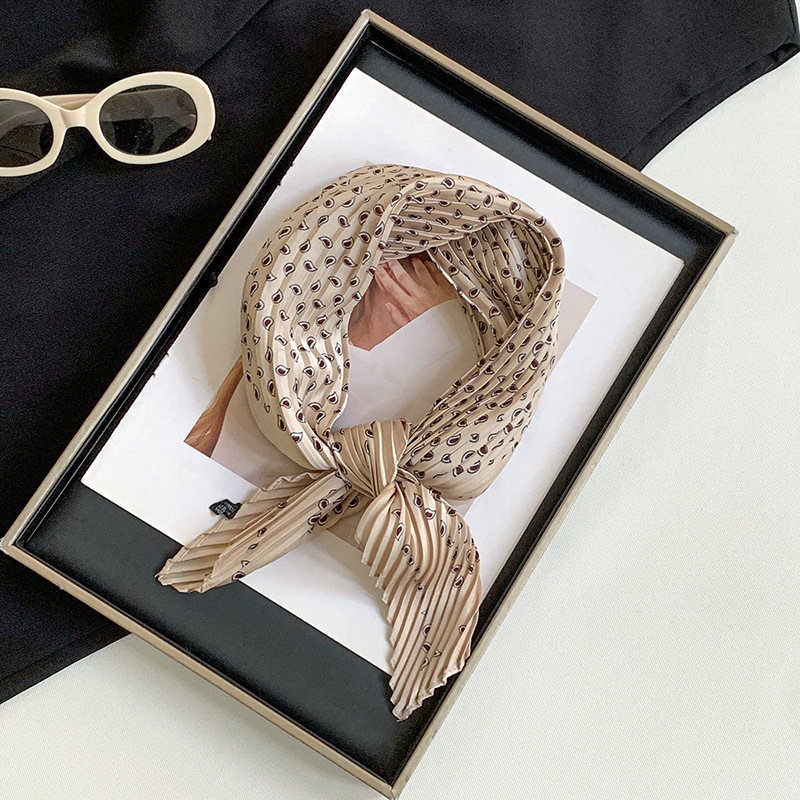 Pañuelo de seda plisado, sentido avanzado, nuevo anacardo, decoración de todo fósforo, bufanda profesional pequeña, bufanda de seda en forma de diamante personalizada, chal