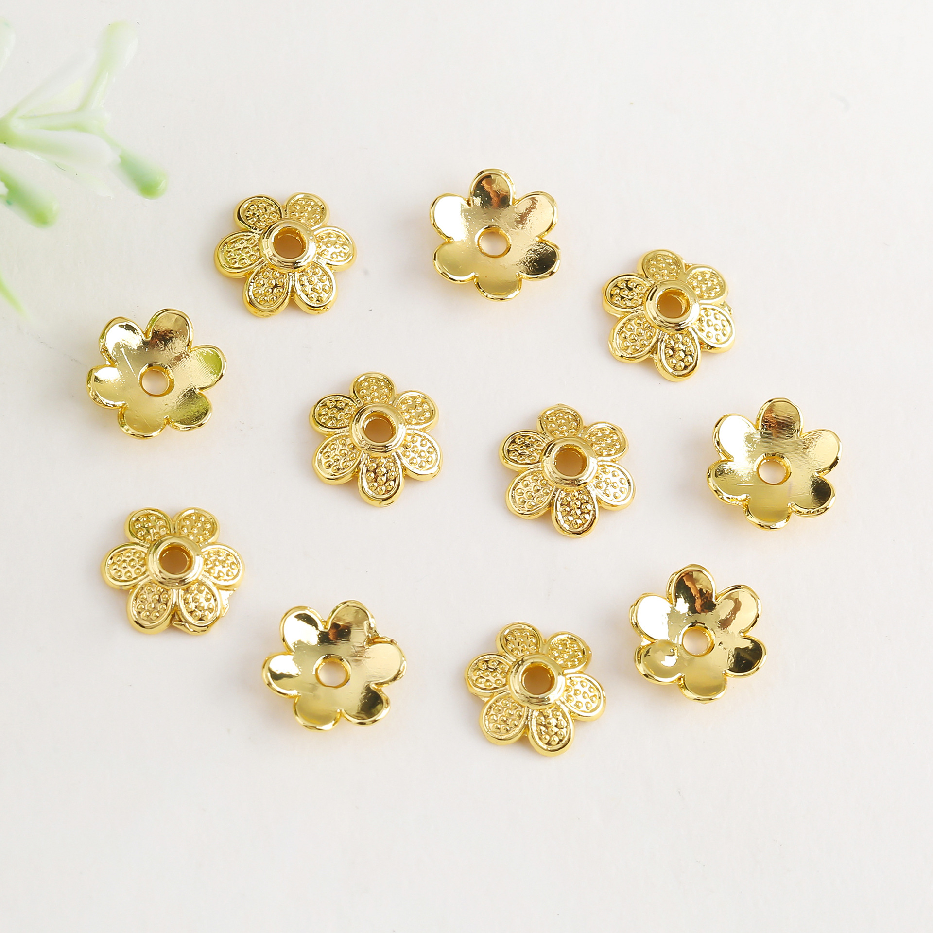 18k包金色保色镂空花托花瓣隔片diy手链花帽串珠材料饰品隔珠批发