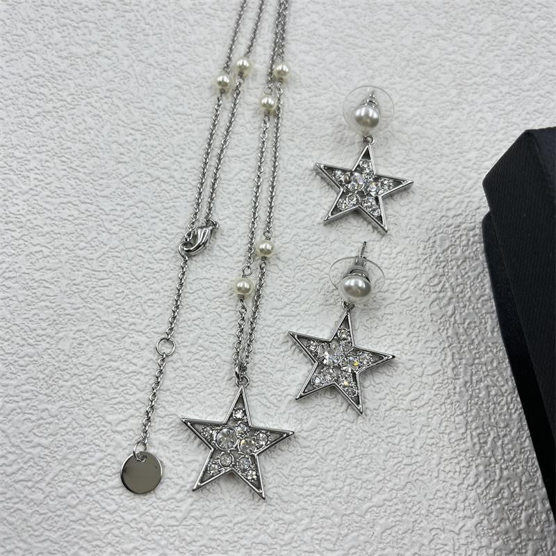 Micjew Chain Necklace Pearl Beauty Chain Necklace is decorated with…