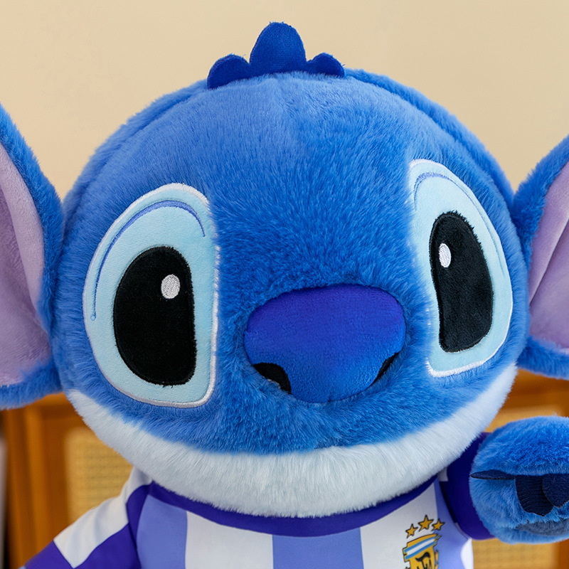 Fábrica directa Copa del Mundo comercio exterior al por mayor manta de aire acondicionado de dibujos animados almohada edredón doble uso 2 - en - 1 siesta multifuncional