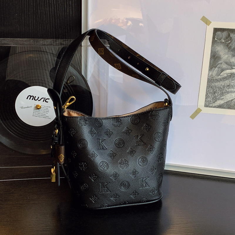 High-End Bucket Bag for Women 2026 New Style Handbag Embossed Versatile Elegant Fashion Shoulder Crossbody Bag High-End Bucket Bag for Women 2026 New Style Handbag Embossed Versatile Elegant Fashion Shoulder Crossbody Bag