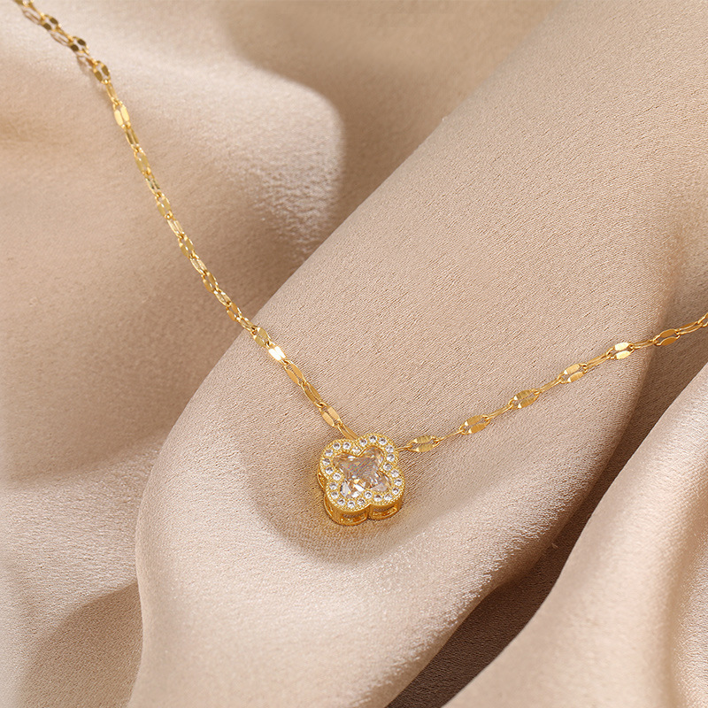 European and American Hot-Selling Beating Heart Diamond-Encrusted Four-Leaf Clover Smart Necklace for Women Korean Style Simple Fashion Clavicle Chain Cross-Border Pendant