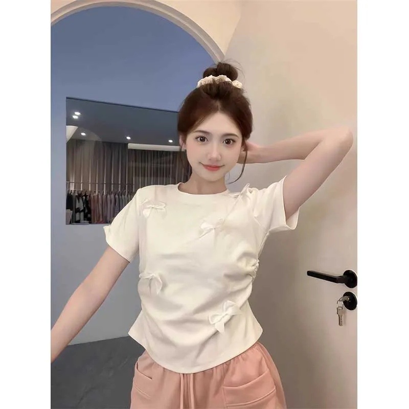 Three dimensional short design T-shirt with bow