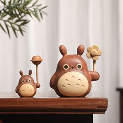 メーカー直販の新型トトロの置物が可愛いです。