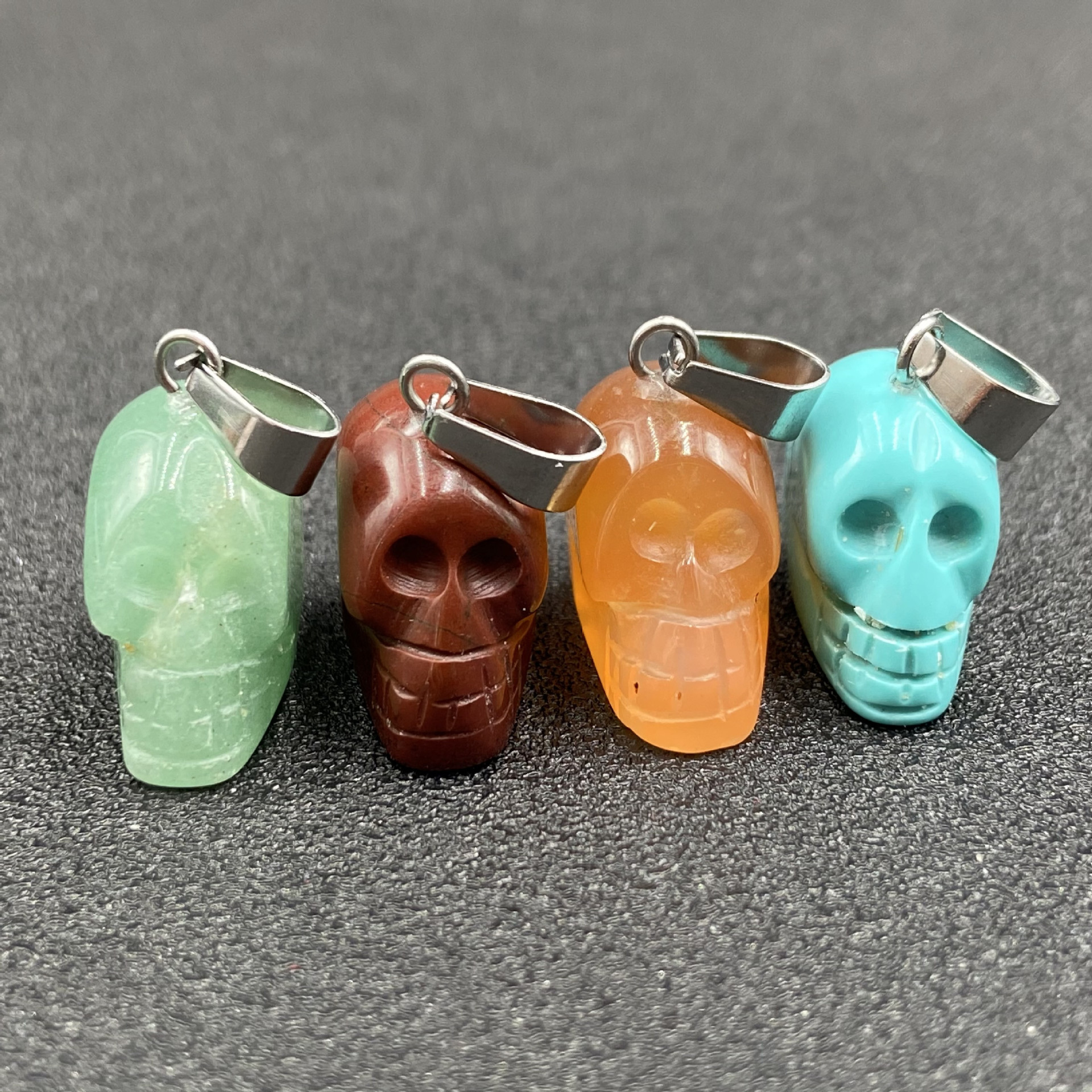 8g Weight Pendant Necklace Classification White, Red, Green, Blue, Wine Red, Gold Color Retro Crystal Tiger Eye Agate Skull Carved Stone Pendant 3