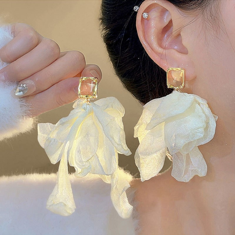 Off-white mesh petal earrings