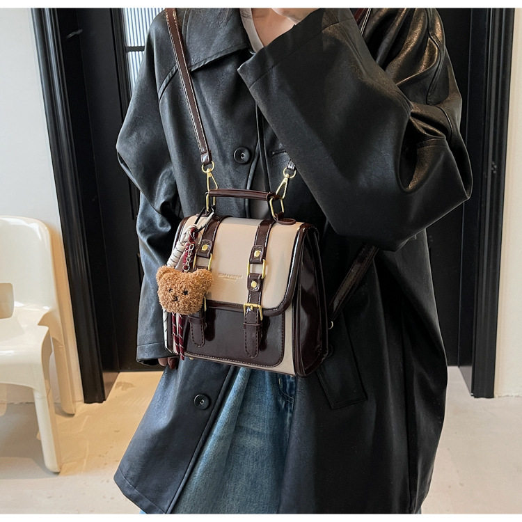 Túi xách nữ dáng vuông nhỏ đa năng phong cách retro, túi đeo vai và đeo chéo tiện lợi — Màu be với cà phê không có mặt dây chuyền, Màu cà phê không đồ treo, Màu đen không có đồ treo, Màu be với cà phê có mặt dây chuyền chi tiết 17