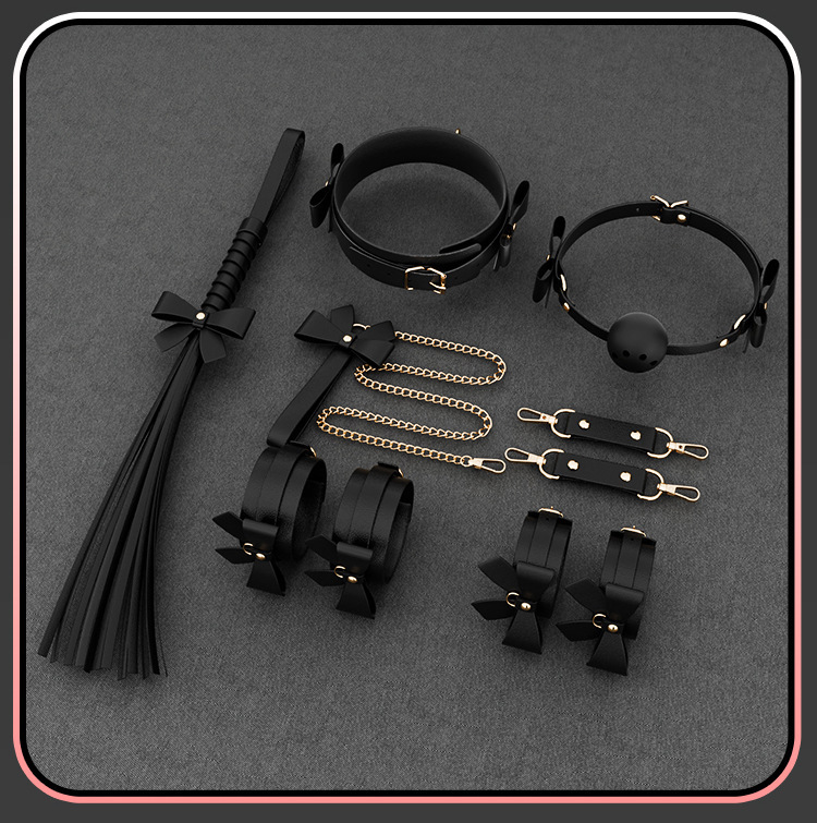 SM Bondage Kit with Handcuffs, Nipple Clamps and Anal Plug, Pink Faux Leather and Alloy — detail image 32