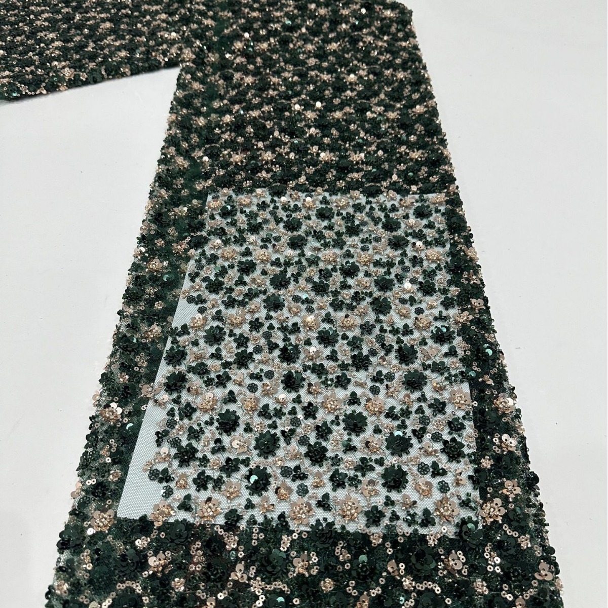 Fábrica de stock de doble color sequinilla pequeña flor de ciruela cuentas bordada tela de encaje vestido de boda moda sequinilla tela bordada