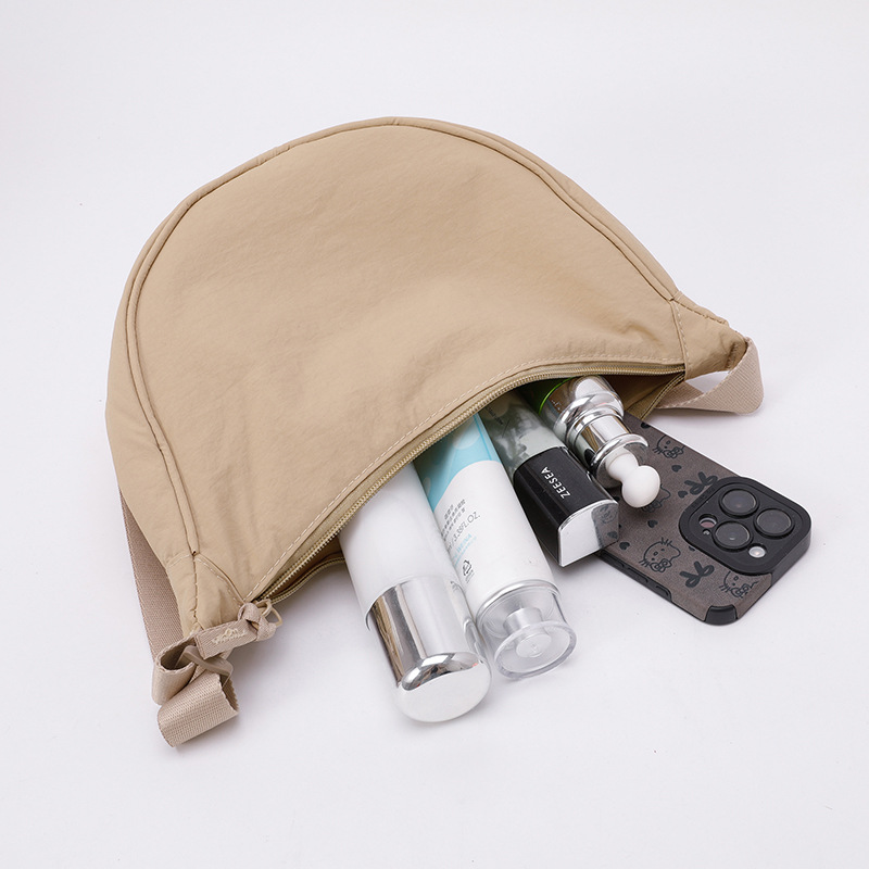 Bolso de tela pequeño bolso de moda ligero bolso de mochila de nylon transfronterizo mujer bolso de hombro casual versátil bolso de bolsas de bolsas de bollo de gran capacidad