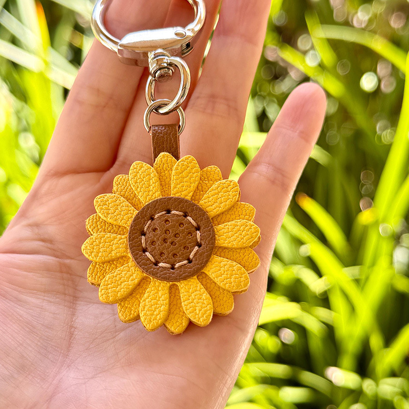 Factory In-Stock Sunflower Keychain New Model Chrysanthemum Bag Pendant Cute Flower Ornament for Girls Gift Wholesale Factory In-Stock Sunflower Keychain New Model Chrysanthemum Bag Pendant Cute Flower Ornament for Girls Gift Wholesale
