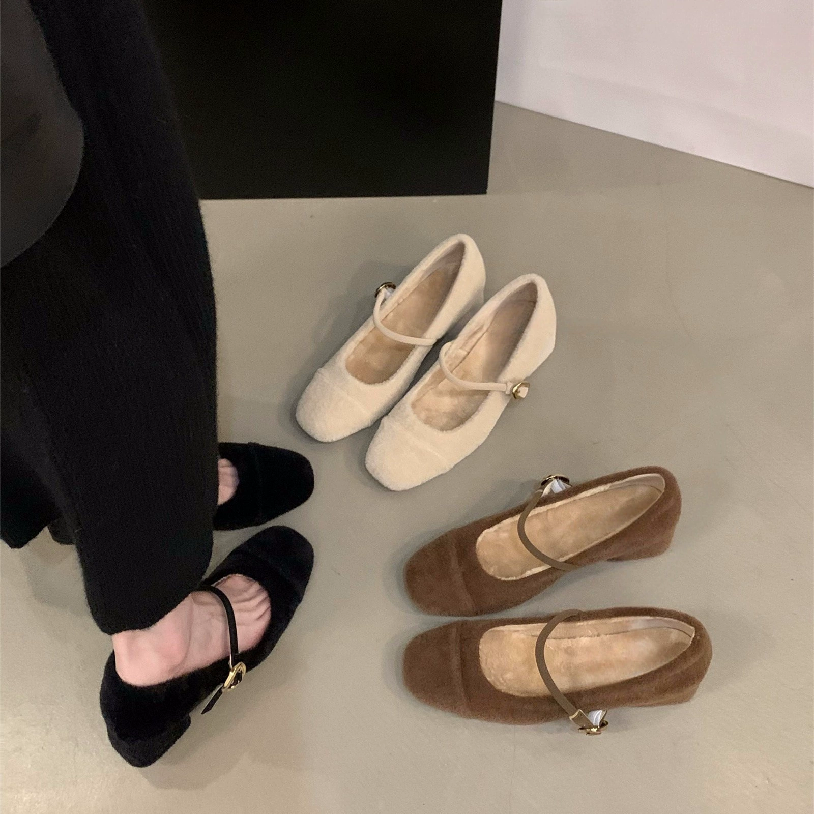 Толстые каблуки Mary Jen волосатые туфли женские туфли носят наружу 2024 новые осенние и зимние плюшевые туфли на высоком каблуке