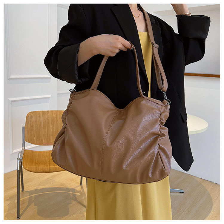 Femmes Grande Faux Cuir Couleur Unie Style Vintage Fermeture Éclair Sac À Main display picture 4