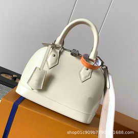 路易女包水波纹腋下包，单肩手提包斜挎包 托特包 贝壳包M80688