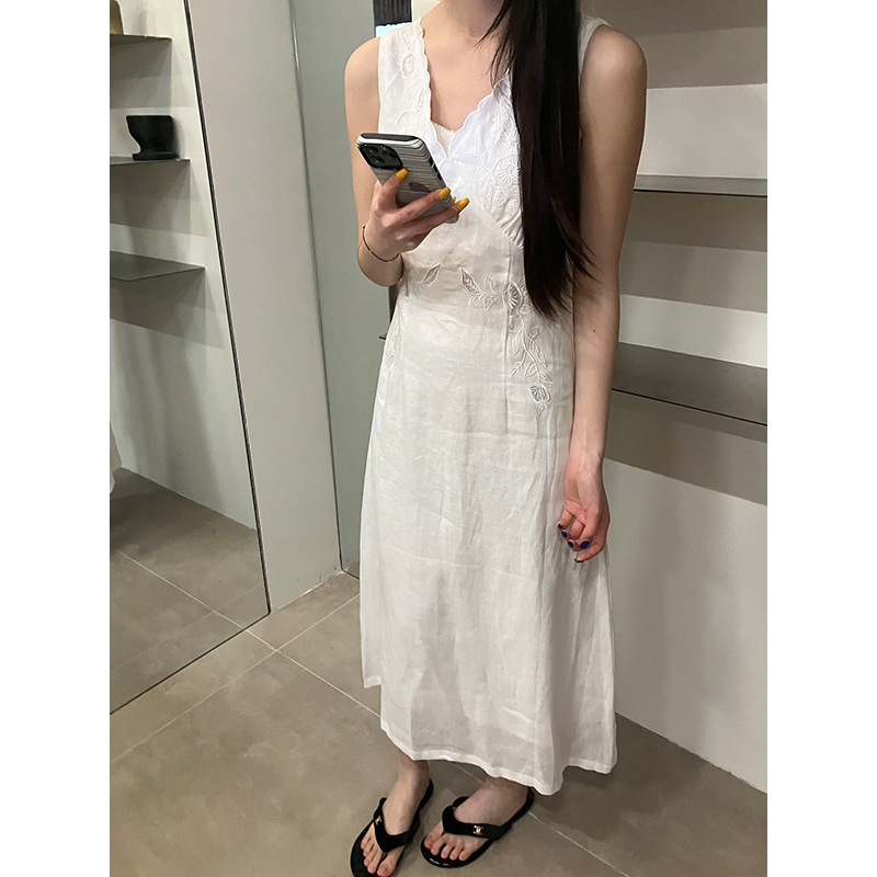 Yuanpai High-End Embroidered V-Neck All-Linen Tank Dress 2026 Summer New Loose Sleeveless Dress A6311 Yuanpai High-End Embroidered V-Neck All-Linen Tank Dress 2026 Summer New Loose Sleeveless Dress A6311