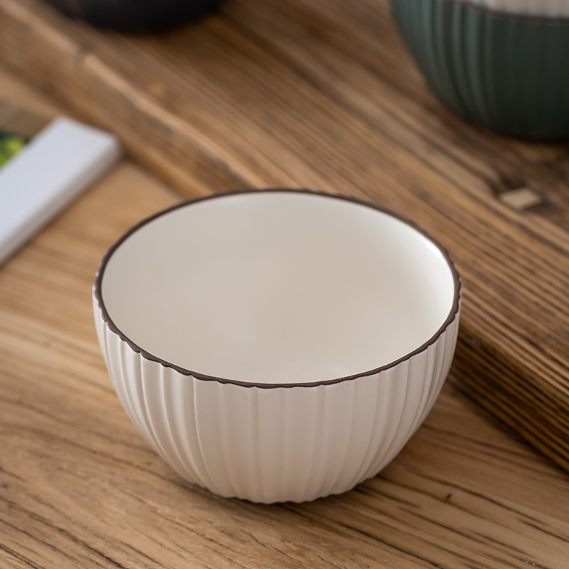 Cuenco de arroz tridimensional en relieve Cuenco de arroz de cerámica doméstica japonesa Cuenco de avena retro mate Cuenco de postre Cuenco de arroz pequeño