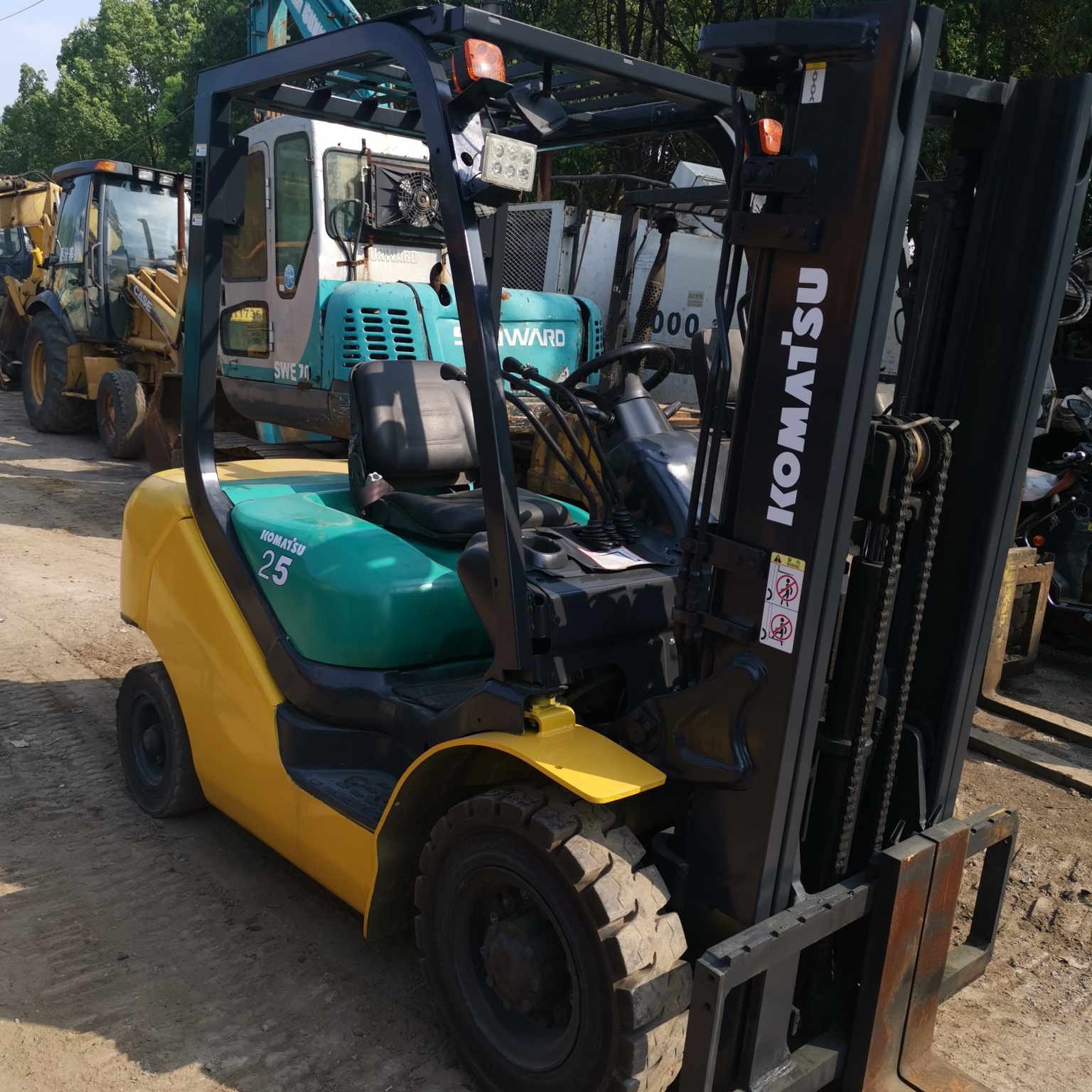 Used forklift 2.5t Komatsu 25 Japan lifting machinery cheap