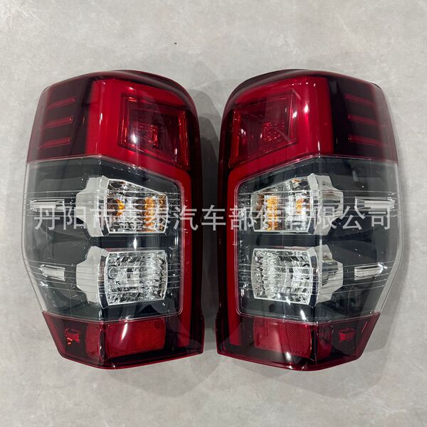 Suitable for 19 Mitsubishi L200 Taillights, Modified Taillights, Turn Signal Warning Lights, Manufacturers Supply Auto Parts