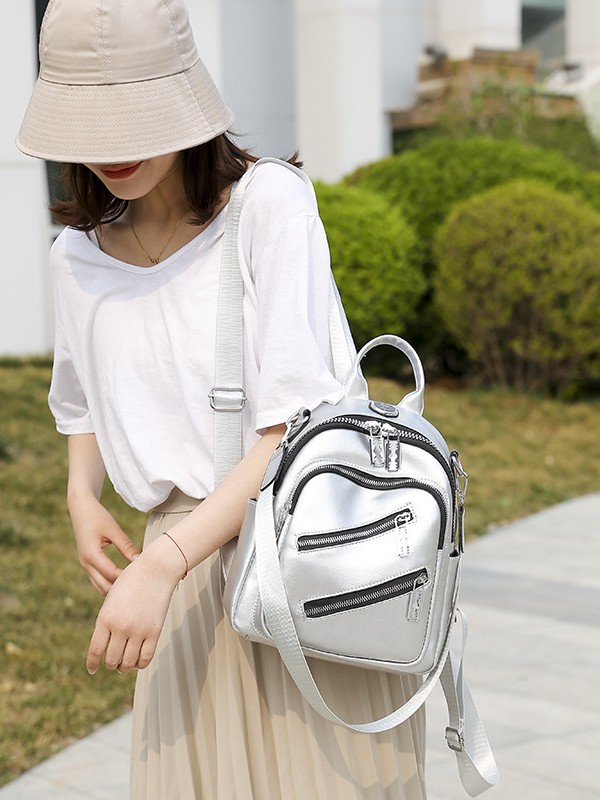 Bolsa multifuncional para mujeres 2025 nuevo tipo de pu suave verdadero retro al aire libre bolsa de viaje de viaje de viaje de viaje casual versátil mochila de mujer