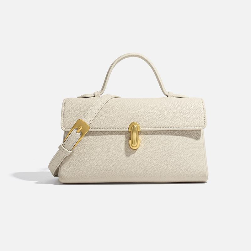 Cowhide Shoulder Bag, New Fashion Style, Large Capacity, High-End Tote Bag, Versatile for Daily Use, Simple Handbag for Commuting Cowhide Shoulder Bag, New Fashion Style, Large Capacity, High-End Tote Bag, Versatile for Daily Use, Simple Handbag for Commuting