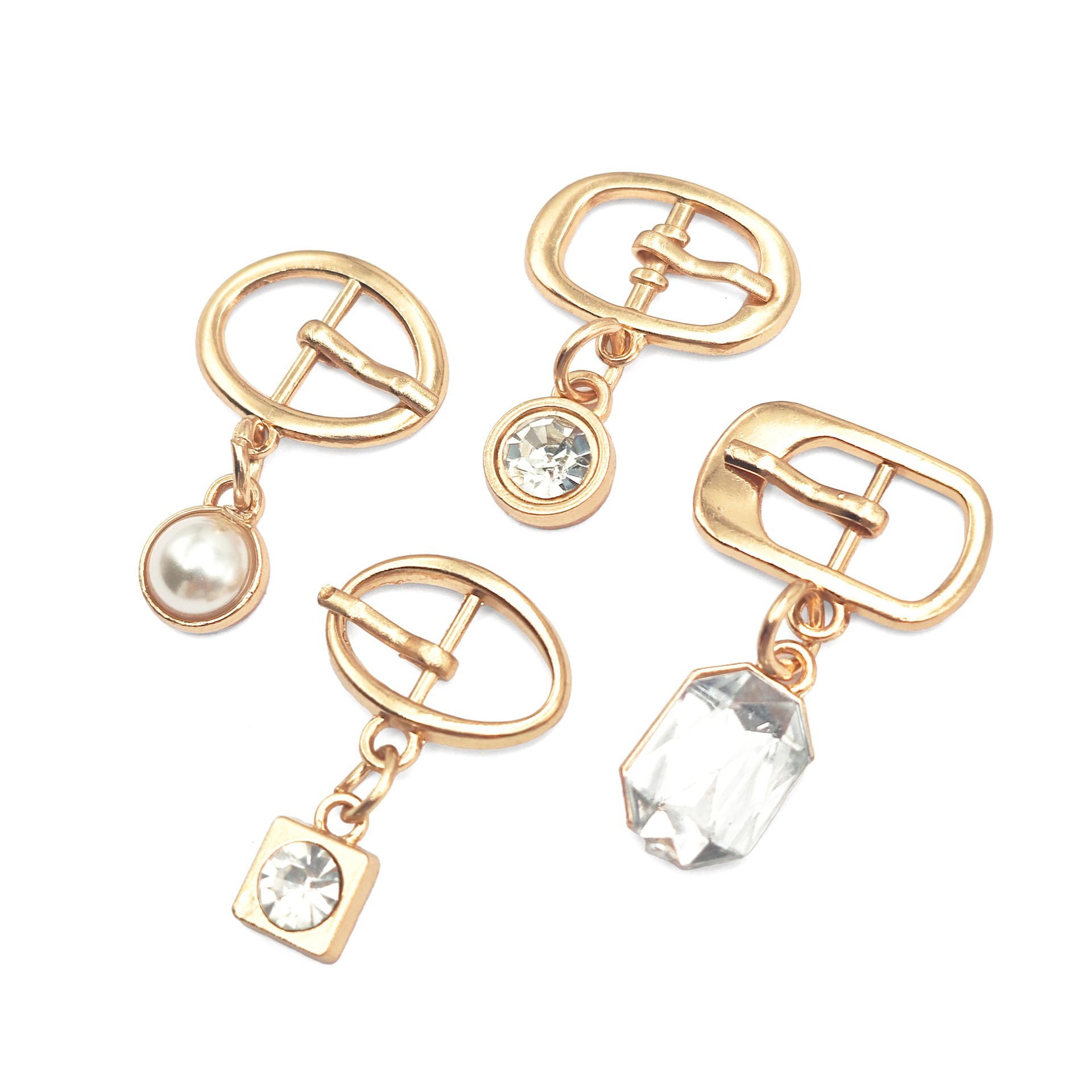 日の字の調節の針は亜鉛合金の四角形の楕円を掛けてダイヤモンドの日の字を入れてリュックサックのベルトのバックルの靴のバックルの装飾の部品を掛けます。