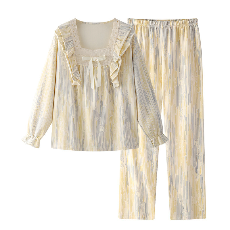 Demi-season top with cups