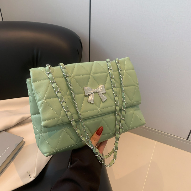 Bolso de cadena de diamantes bolso de mensajero femenino 2024 nuevo estilo de verano de gran capacidad color sólido estilo occidental pequeño bolso cuadrado de un solo hombro