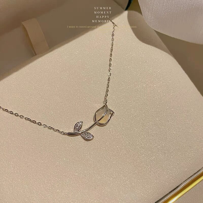 Collar de plata 925 con diseño de tulipán