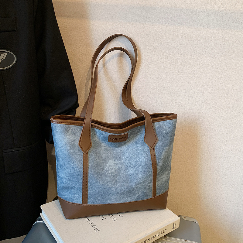 Bolsas de viaje de moda de gran capacidad de mujeres otoño 2025 nueva bolsa de hombro de estilo extranjero bolsas de mano universitarias